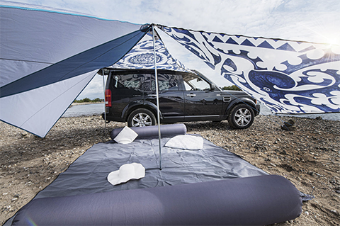 4x4 op zand terrein met driehoeksdoek